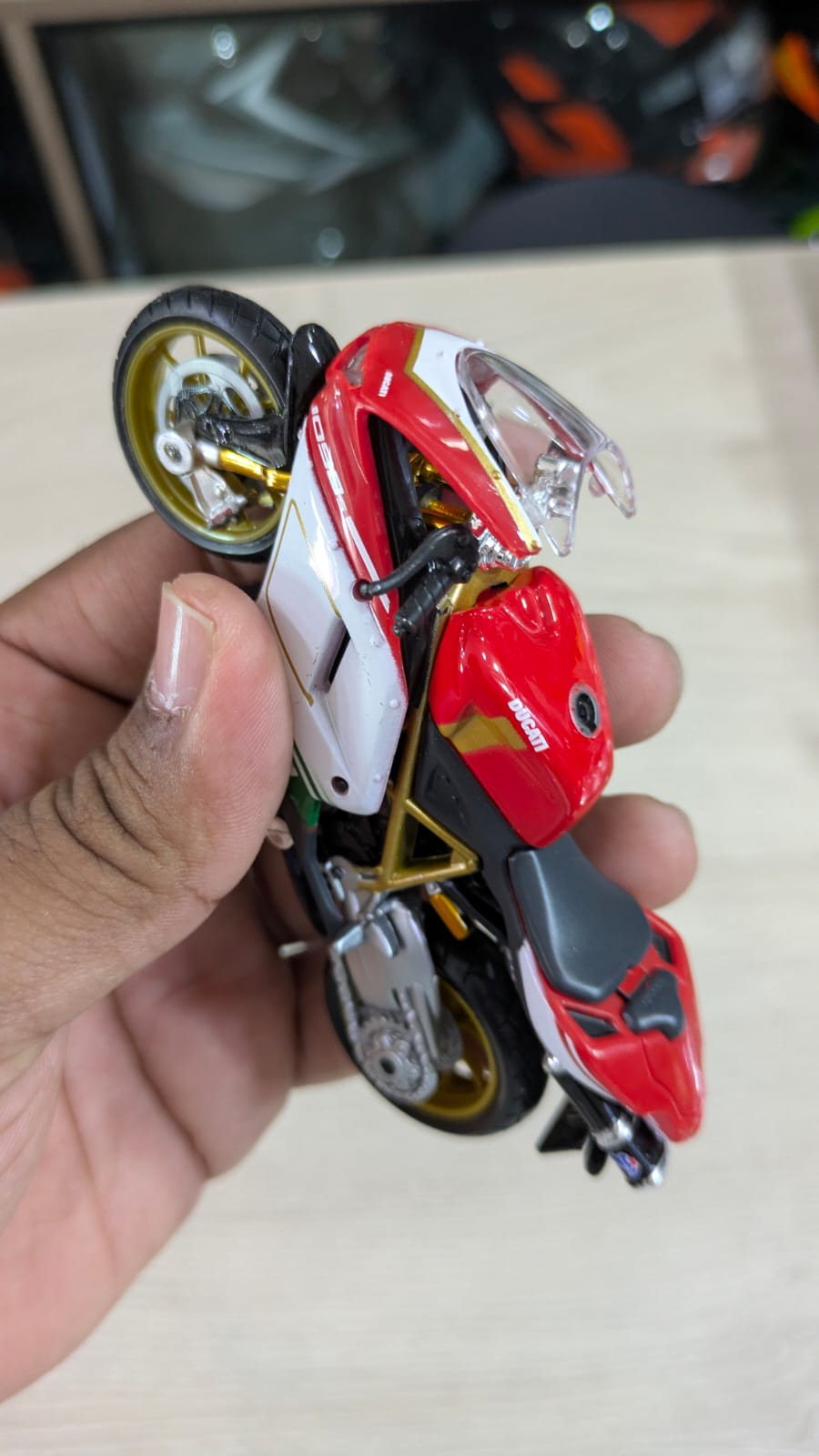 1:18 Ducati 1098s licensed Maisto Diecast bike