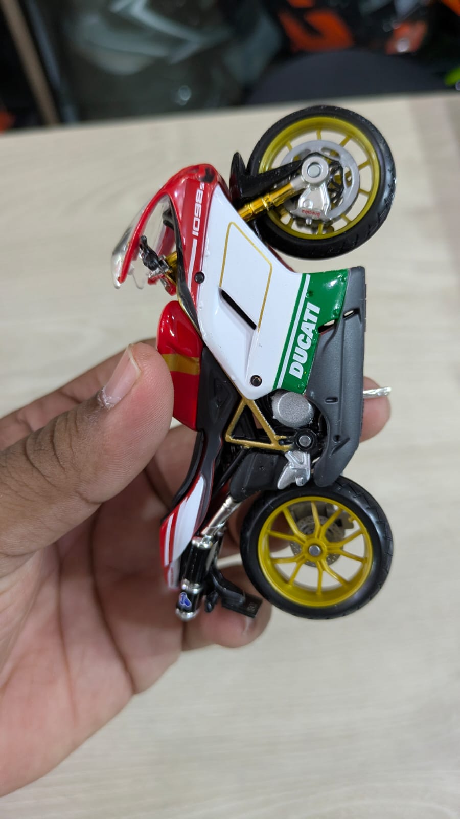 1:18 Ducati 1098s licensed Maisto Diecast bike