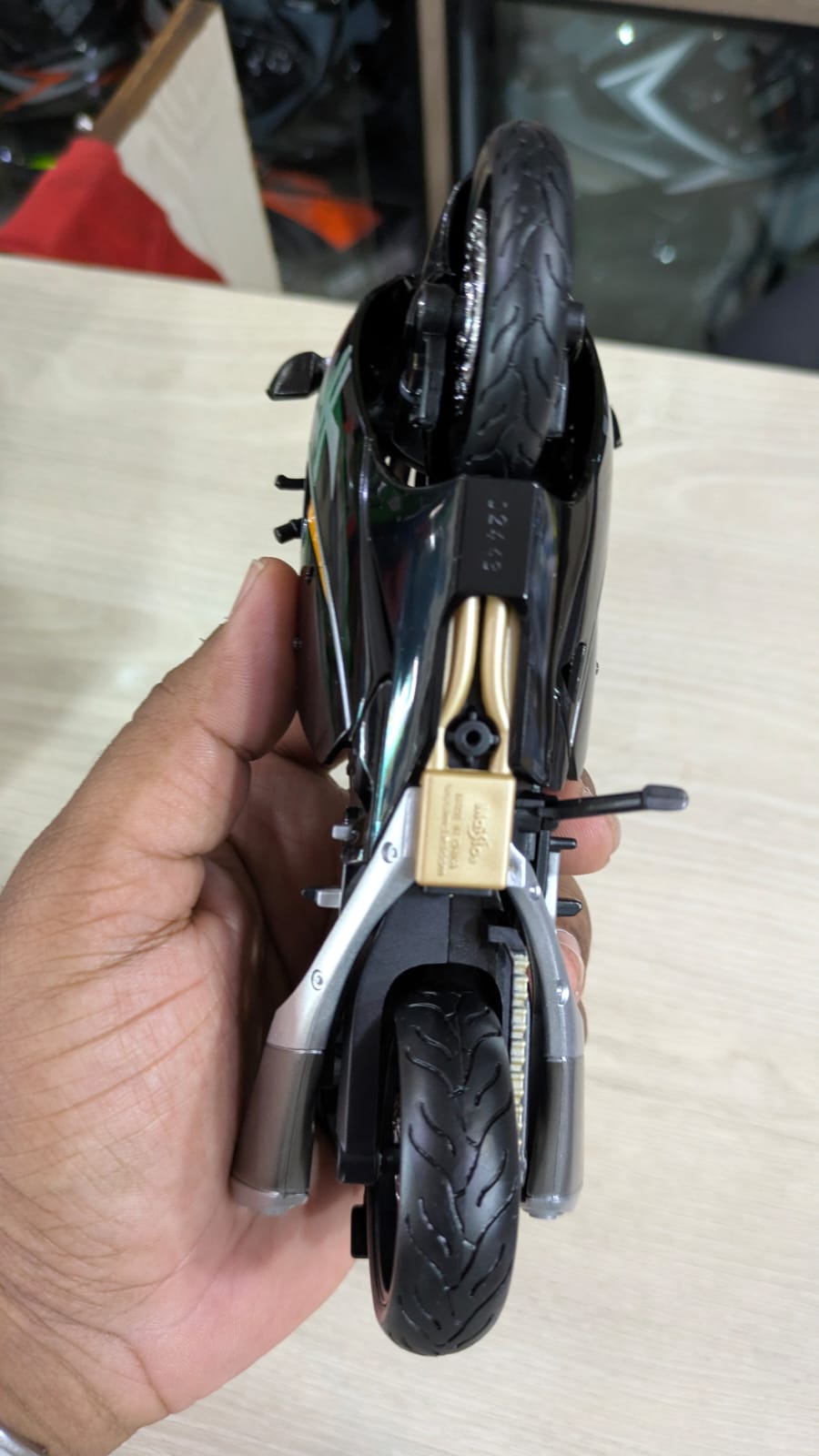 1:12 Suzuki Hayabusa 2022 Licensed Maisto Diecast bike