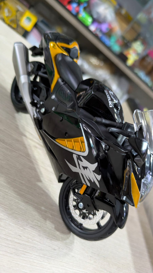 1:12 Suzuki Hayabusa 2022 Licensed Maisto Diecast bike