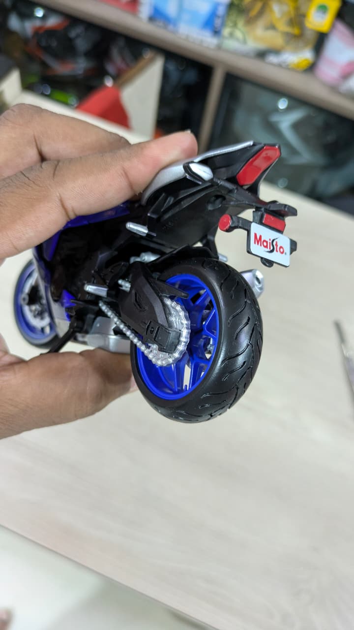 1:12 YAMAHA YZF R1 licensed Maisto Diecast bike