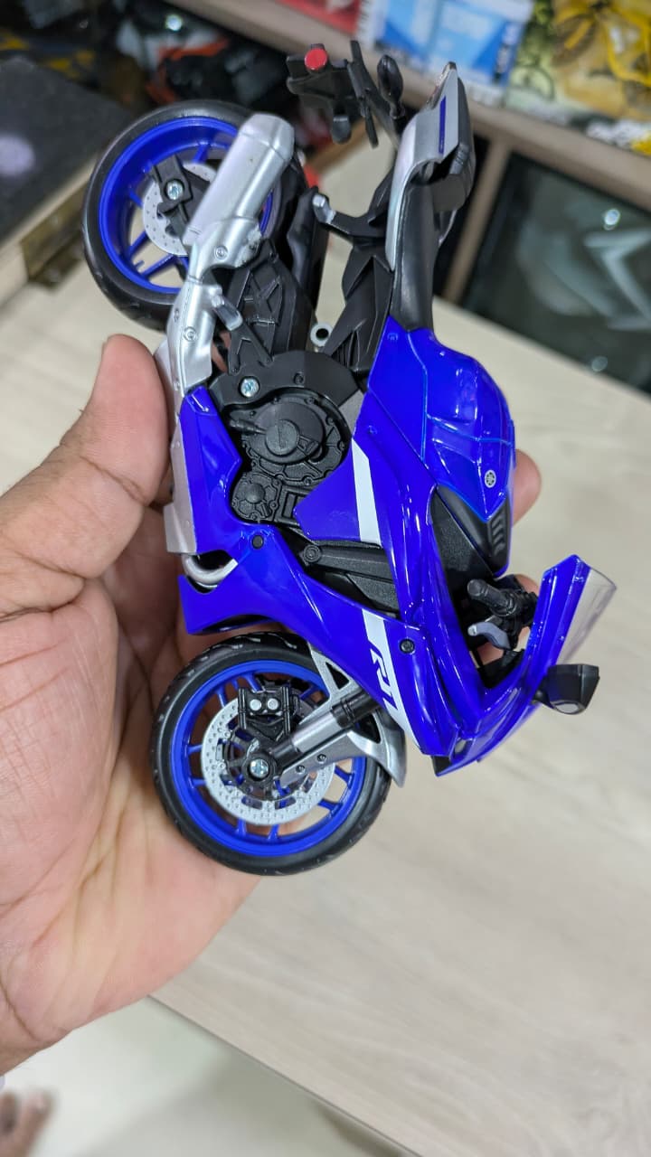 1:12 YAMAHA YZF R1 licensed Maisto Diecast bike