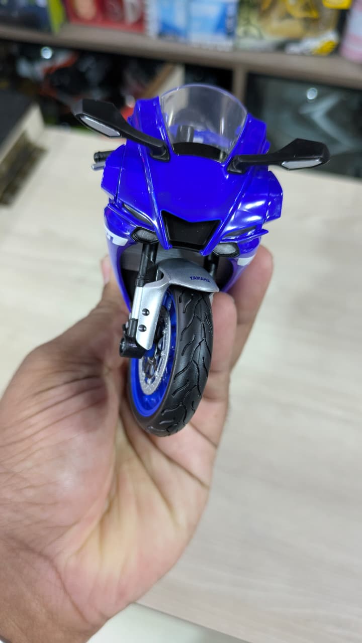 1:12 YAMAHA YZF R1 licensed Maisto Diecast bike
