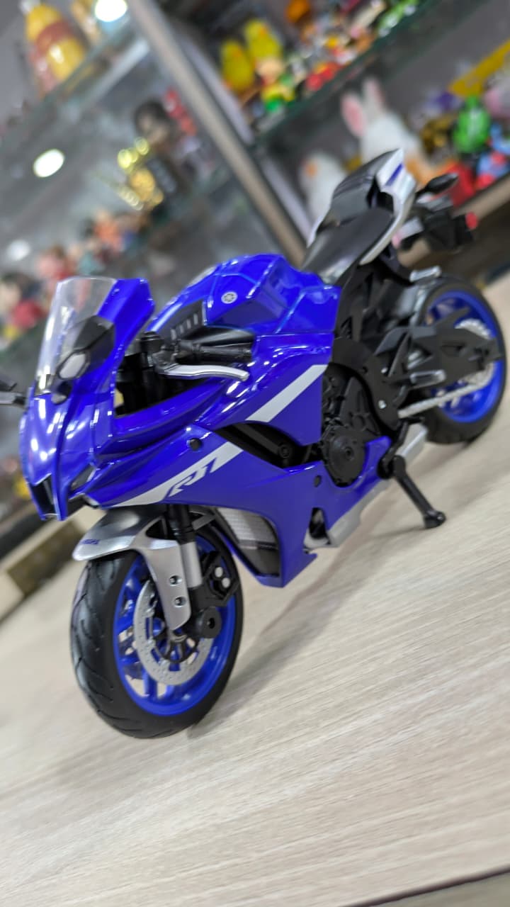 1:12 YAMAHA YZF R1 licensed Maisto Diecast bike