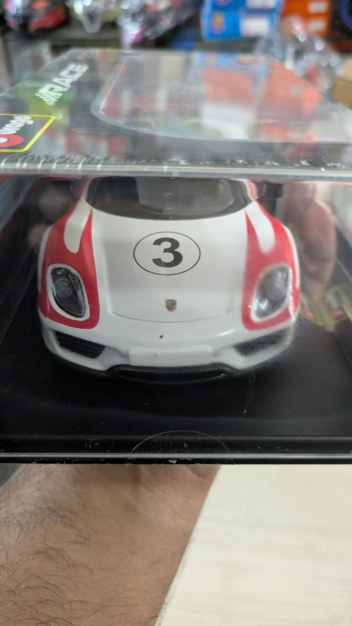 1:24 scale Porsche 918 Weissach bburago licensed Diecast model
