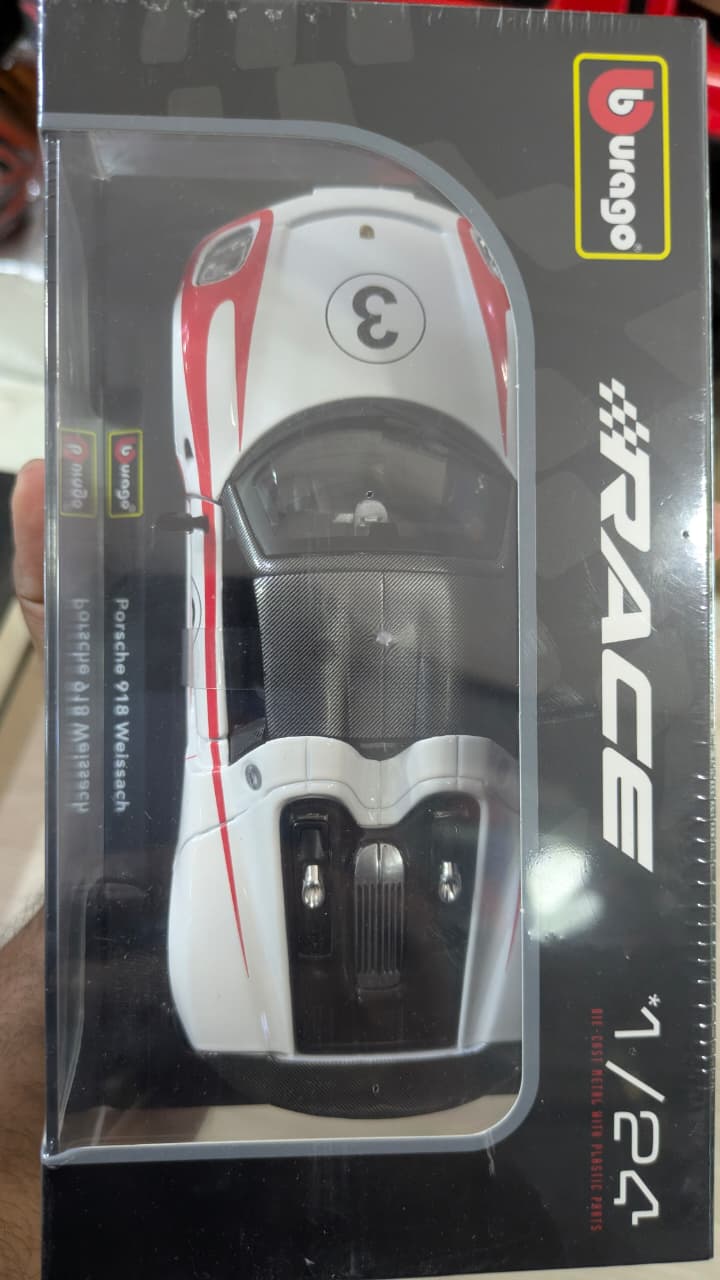 1:24 scale Porsche 918 Weissach bburago licensed Diecast model