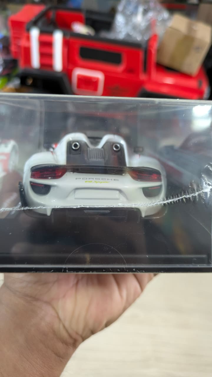 1:24 scale Porsche 918 Weissach bburago licensed Diecast model