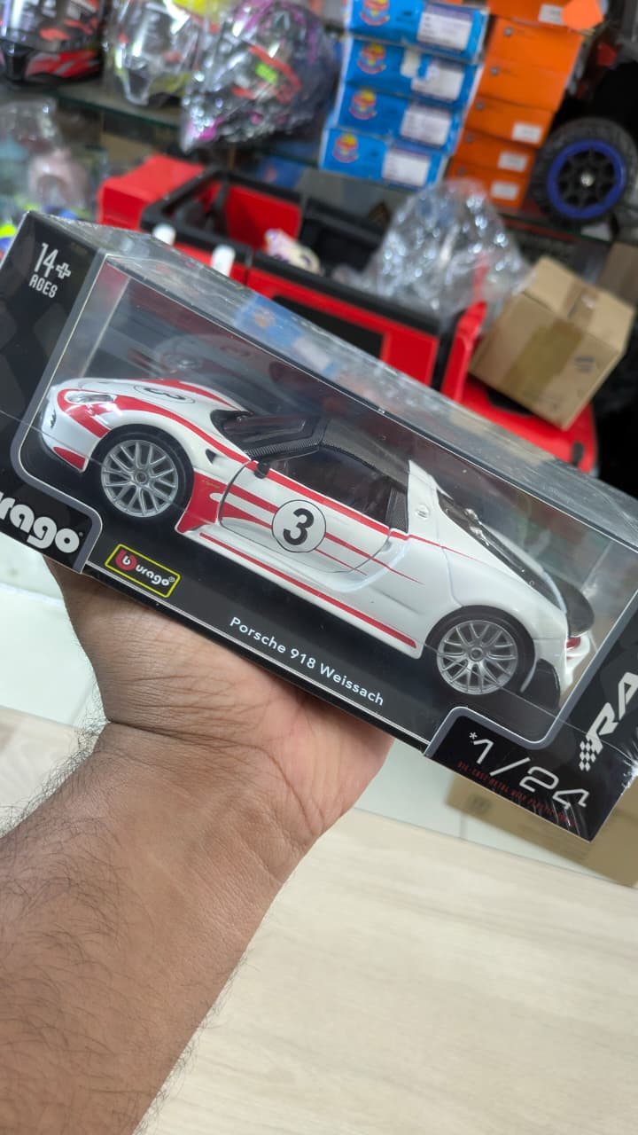 1:24 scale Porsche 918 Weissach bburago licensed Diecast model