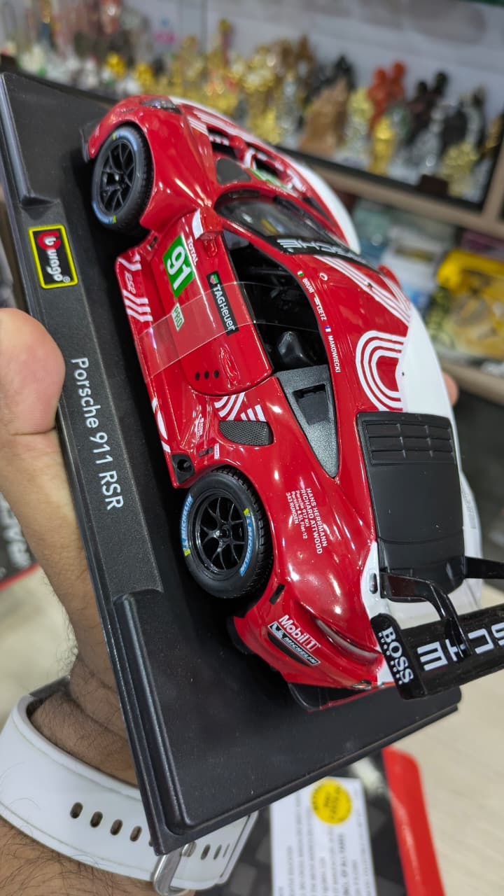 1:24 scale Porsche 911 RSR bburago licensed Diecast model( with acrylic box)