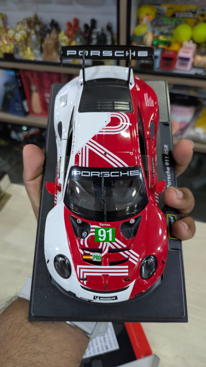 1:24 scale Porsche 911 RSR bburago licensed Diecast model( with acrylic box)