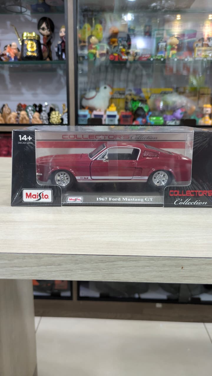 1:24 1967 FORD MUSTANG GT Maisto licensed Diecast model (with acrylic box)
