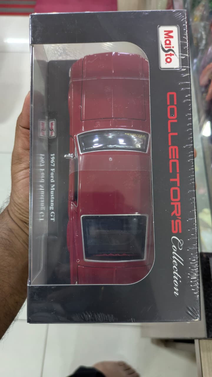 1:24 1967 FORD MUSTANG GT Maisto licensed Diecast model (with acrylic box)