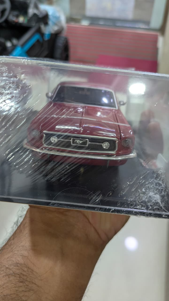 1:24 1967 FORD MUSTANG GT Maisto licensed Diecast model (with acrylic box)