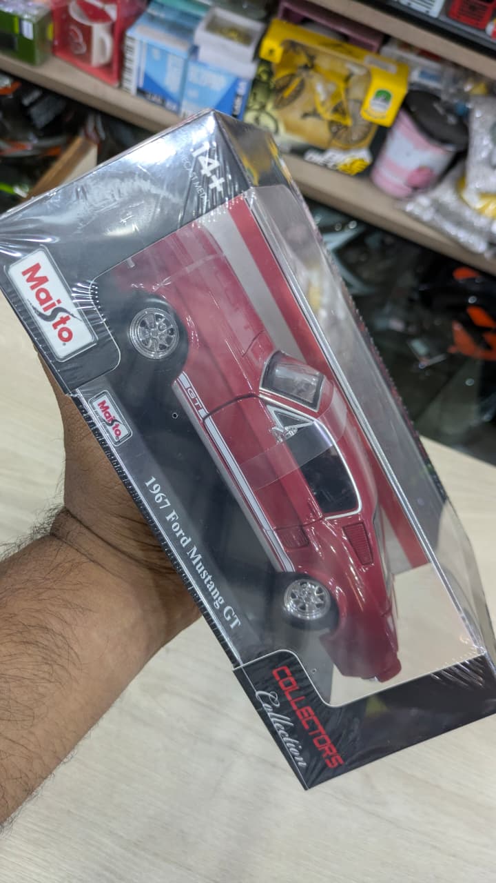 1:24 1967 FORD MUSTANG GT Maisto licensed Diecast model (with acrylic box)