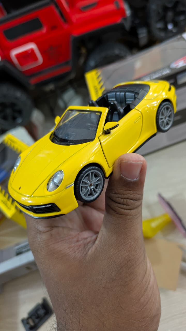 1:32 scale Porsche 911 carerra yellow cabriolet 992 msz