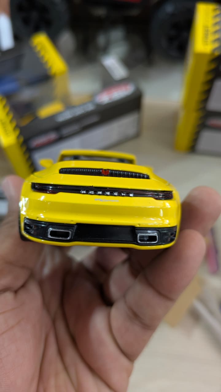 1:32 scale Porsche 911 carerra yellow cabriolet 992 msz