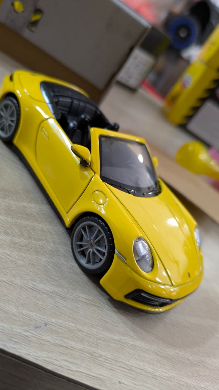 1:32 scale Porsche 911 carerra yellow cabriolet 992 msz
