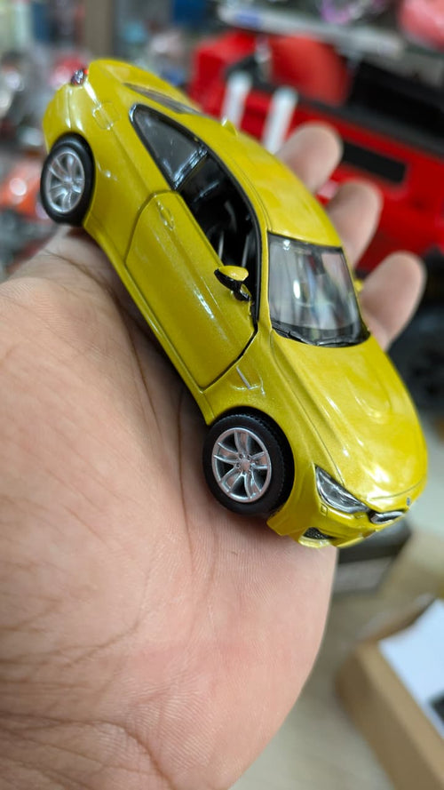 1:32 scale BMW M4  RMZ Diecast collections
