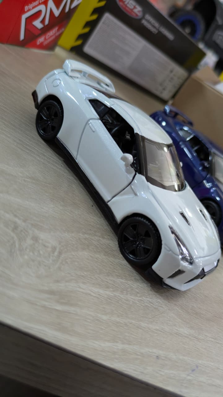 1:32 Nissan GTR R35 white rmz Diecast model