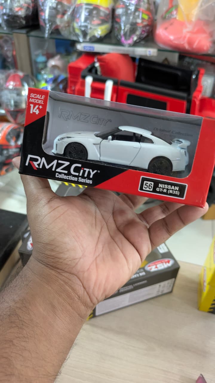 1:32 Nissan GTR R35 white rmz Diecast model