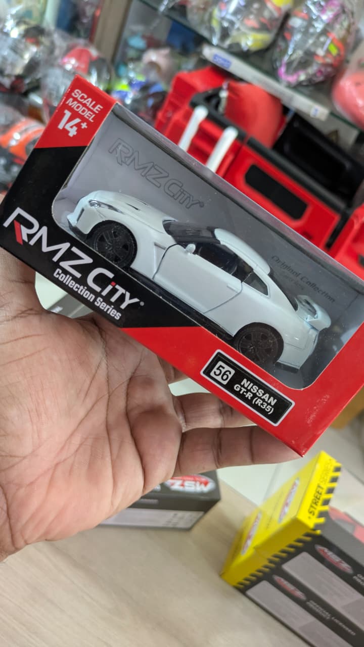 1:32 Nissan GTR R35 white rmz Diecast model