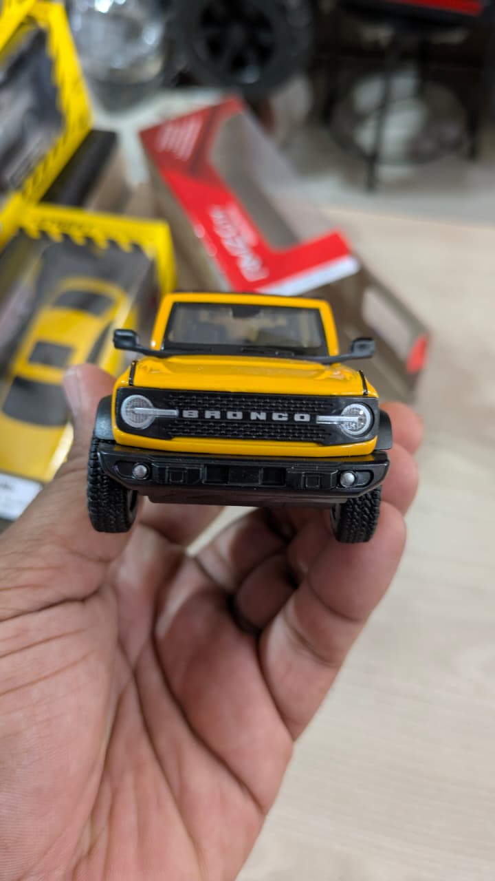 1:32 scale Ford Bronco Badlands 2dr yellow RMZ