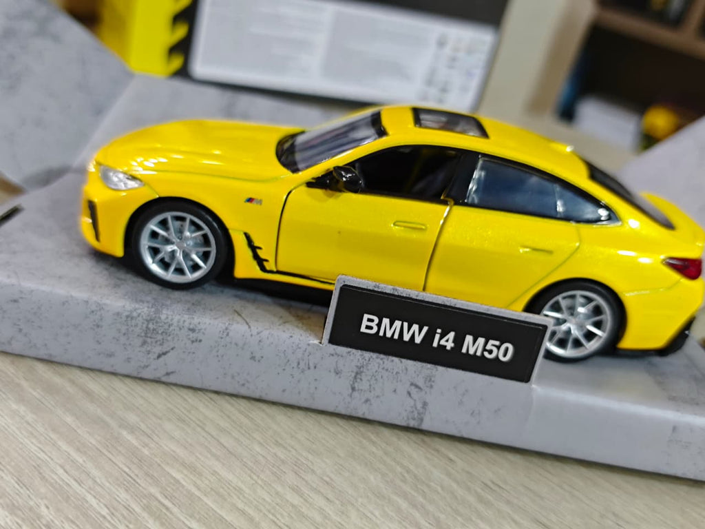 1:32 scale BMW i4 M50 MSZ brand car