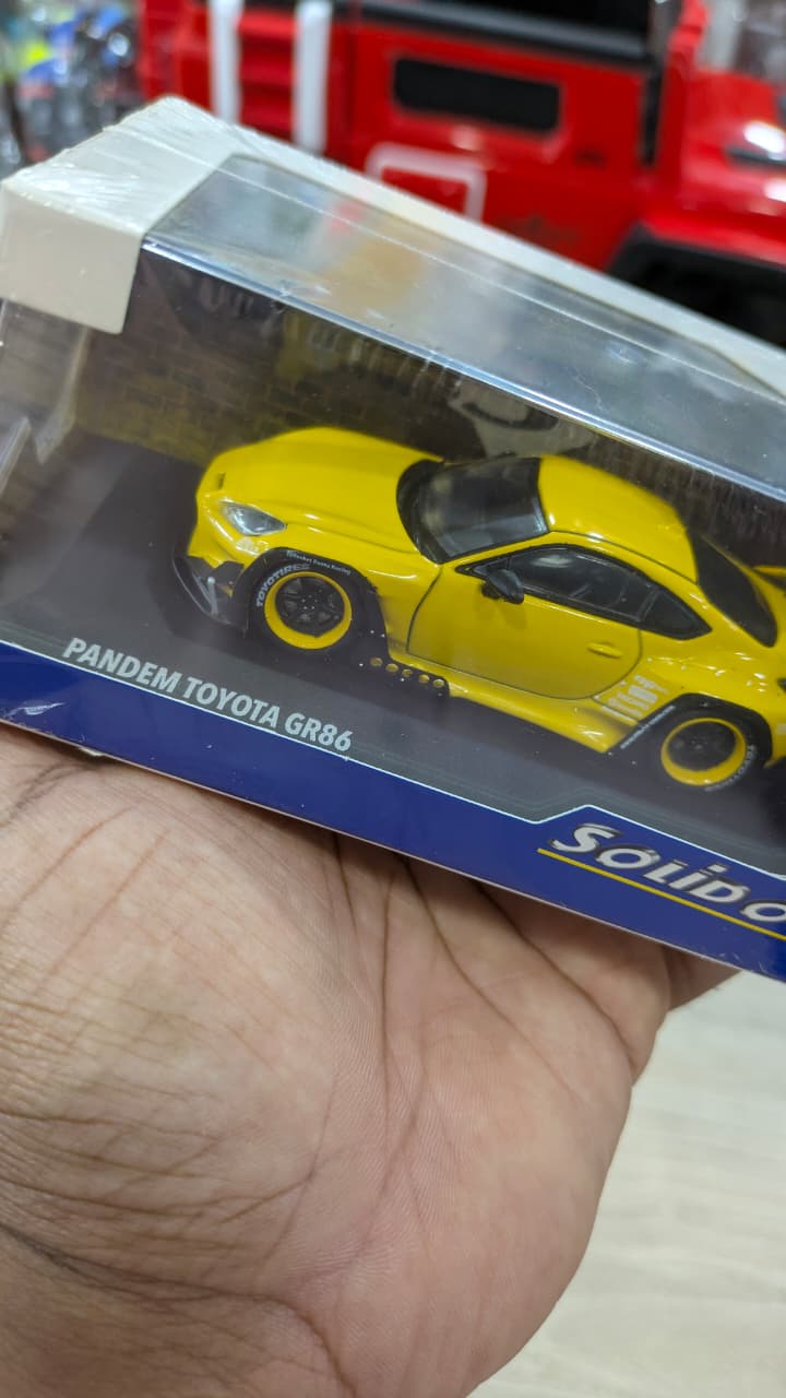 1:43 PANDEM TOYOTA GR86 2022 YELLOW SOLIDO