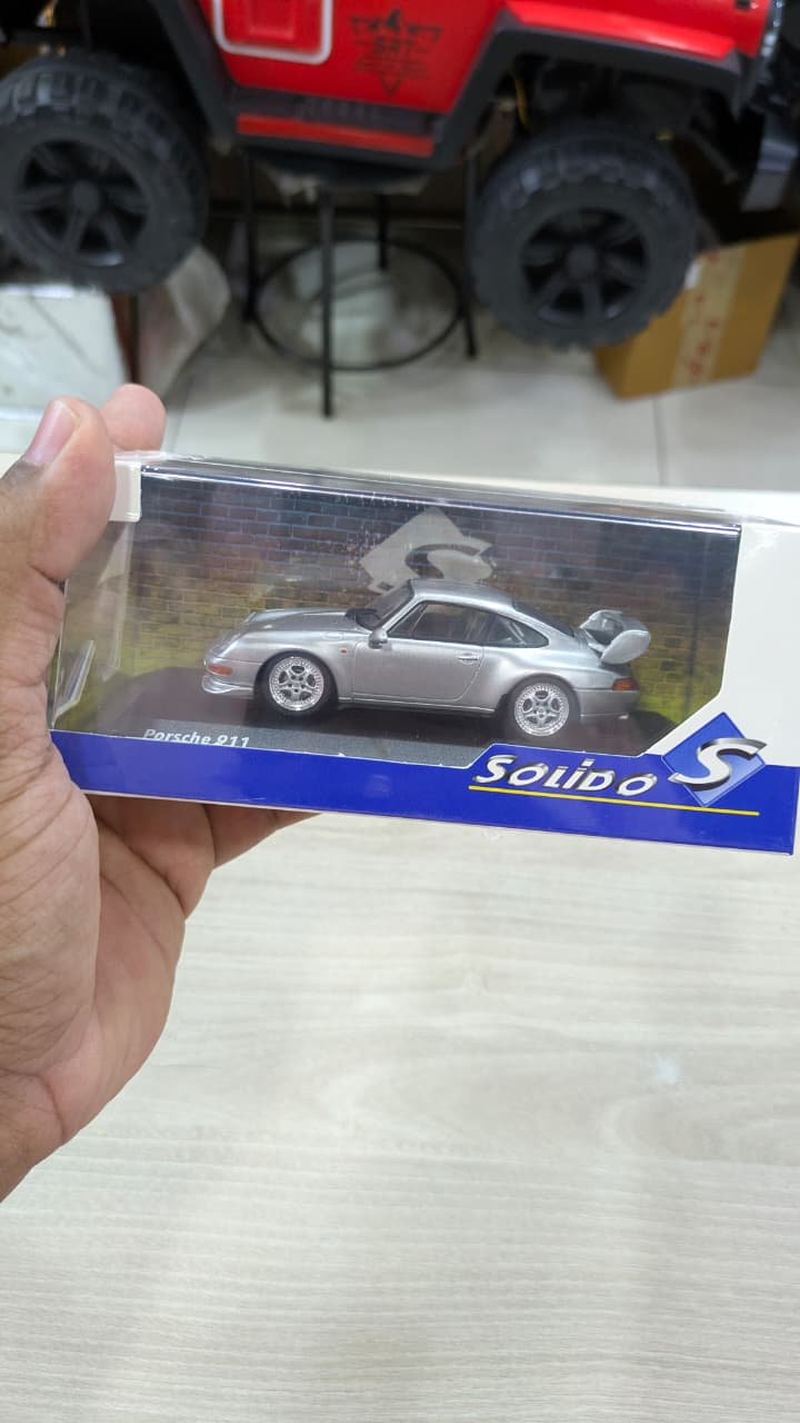 1:43 PORSCHE 993 CARRERA RS CLUBSPORT POLAR SILVER SOLIDO