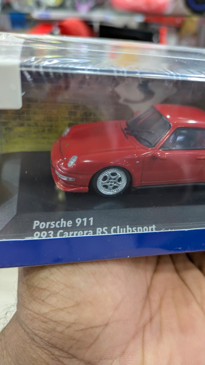 1:43 PORSCHE 993 CARRERA RS CLUBSPORT GUARDS RED SOLIDO