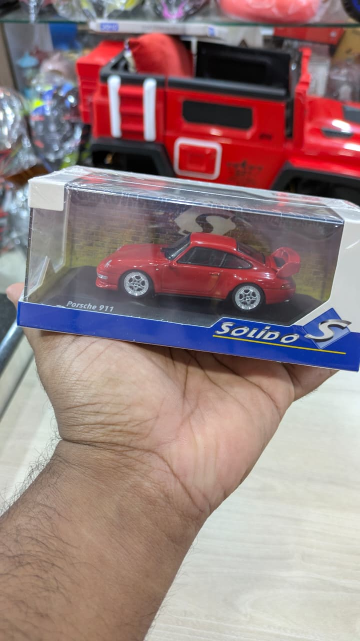 1:43 PORSCHE 993 CARRERA RS CLUBSPORT GUARDS RED SOLIDO