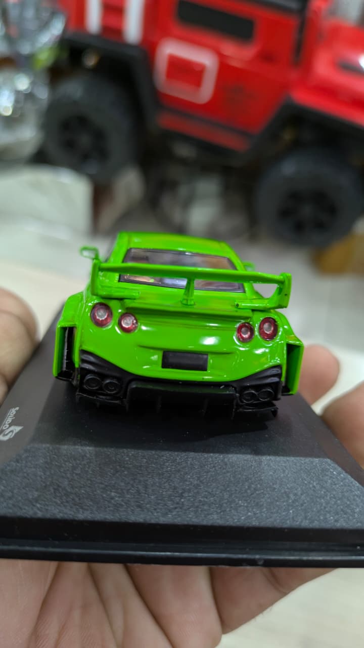 1:43 NISSAN GTR R35 LB WORK BODY KIT GREEN SOLIDO