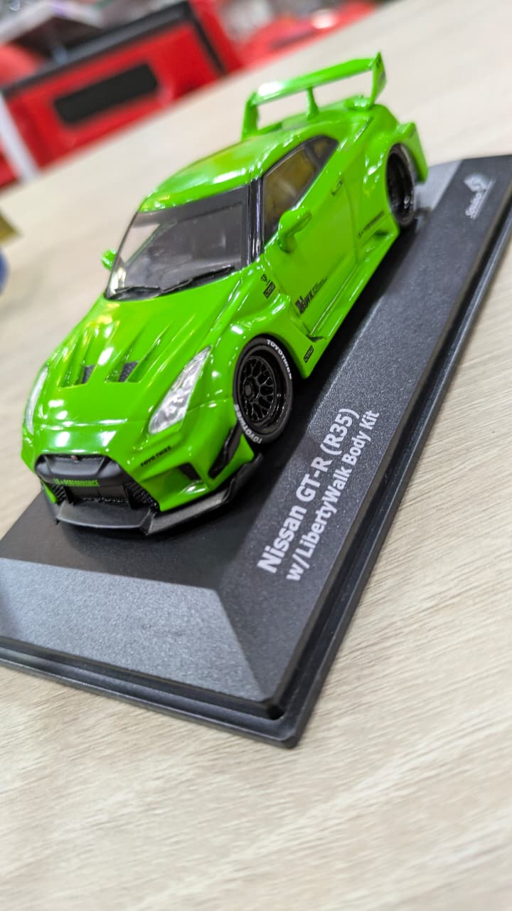 1:43 NISSAN GTR R35 LB WORK BODY KIT GREEN SOLIDO