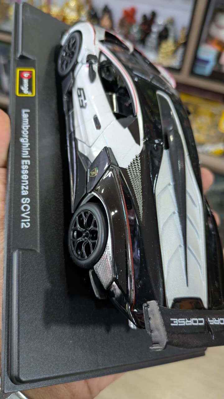 1:24 scale Lamborghini Essenza SCV12 bburago licensed Diecast