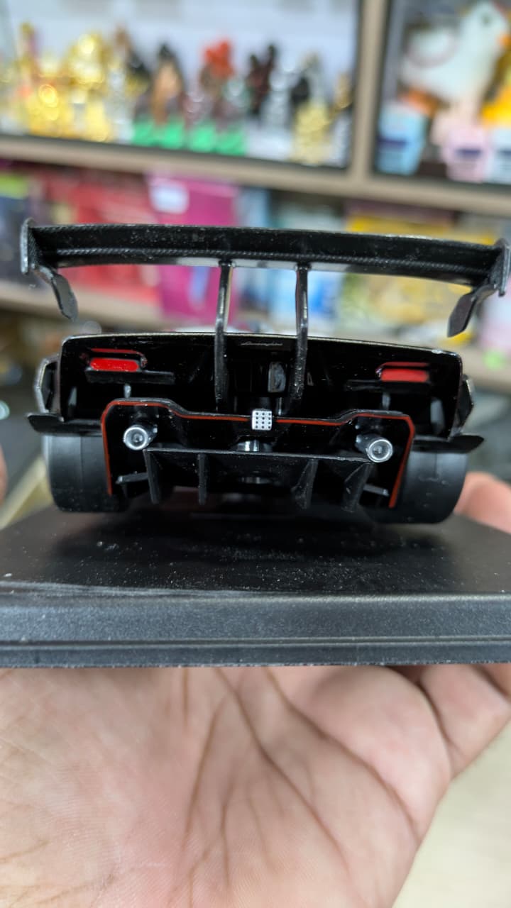 1:24 scale Lamborghini Essenza SCV12 bburago licensed Diecast