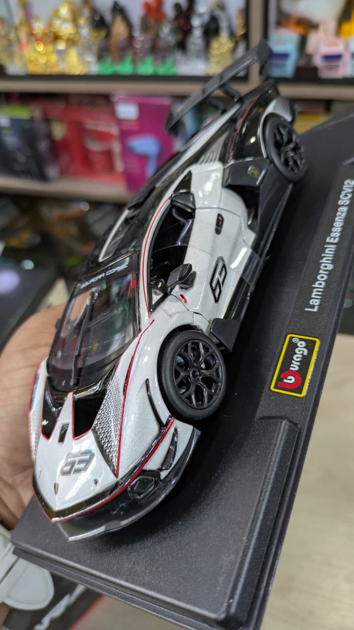 1:24 scale Lamborghini Essenza SCV12 bburago licensed Diecast