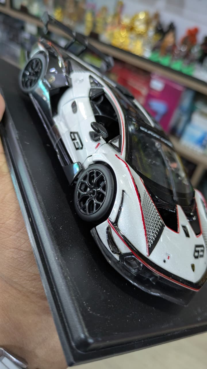 1:24 scale Lamborghini Essenza SCV12 bburago licensed Diecast