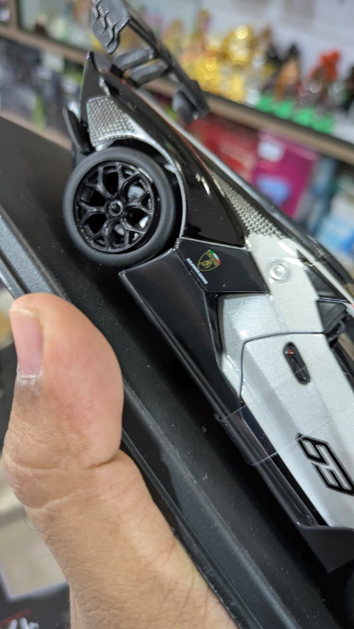 1:24 scale Lamborghini Essenza SCV12 bburago licensed Diecast