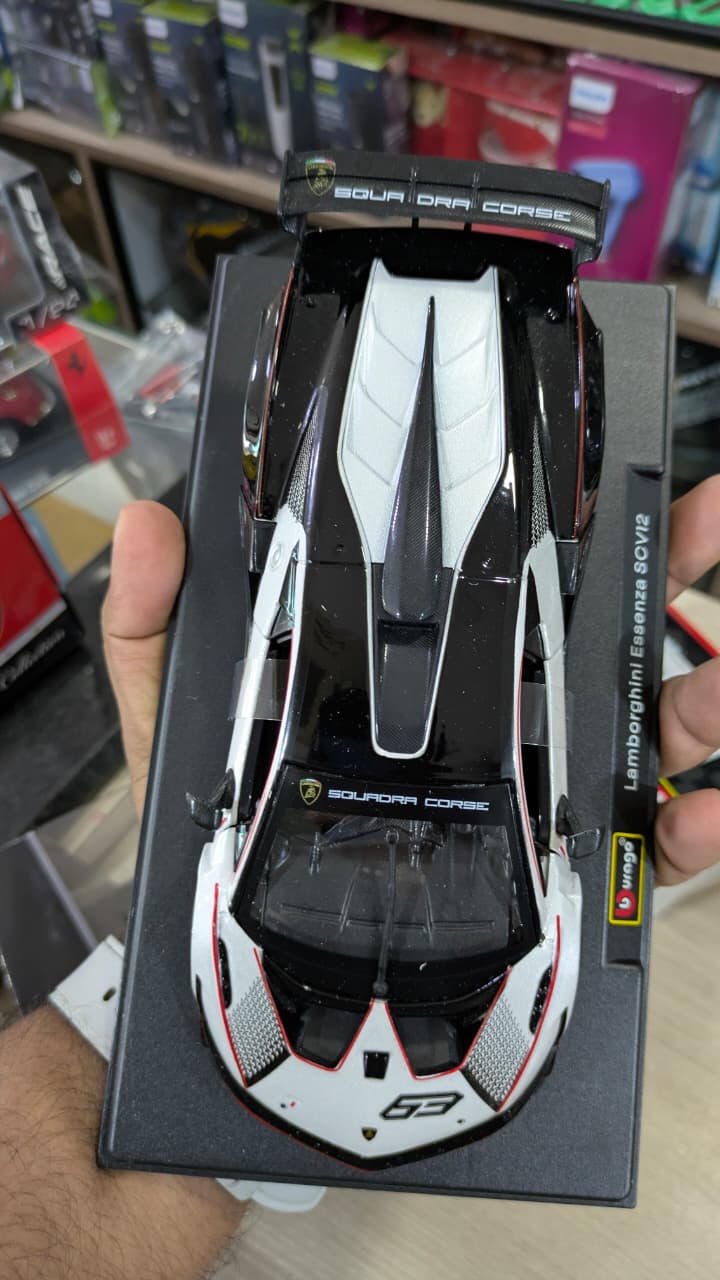 1:24 scale Lamborghini Essenza SCV12 bburago licensed Diecast