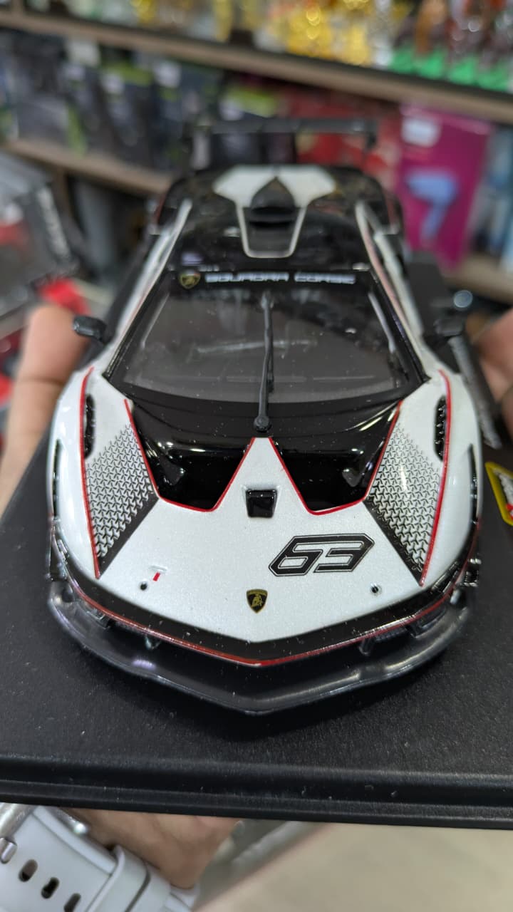 1:24 scale Lamborghini Essenza SCV12 bburago licensed Diecast