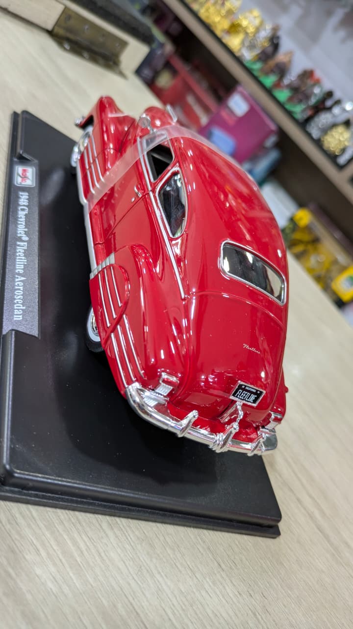 1:24 scale 1948 Chevrolet Fleetline Aerosedan red bburago Diecast