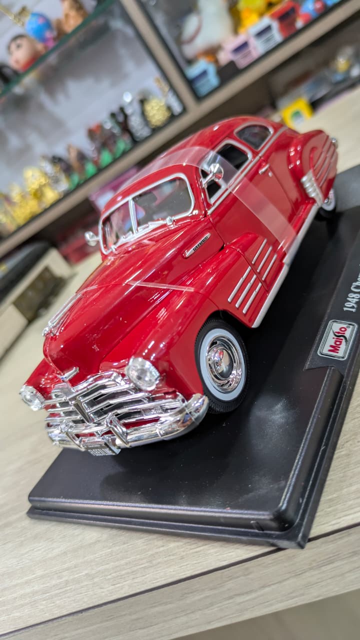 1:24 scale 1948 Chevrolet Fleetline Aerosedan red bburago Diecast