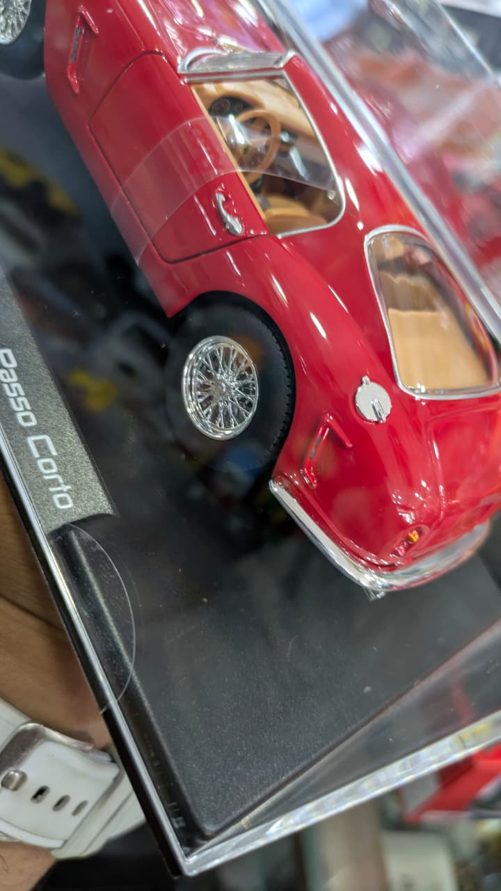 FERRARI 250 GT Berlinetta Passo Corto bburago Diecast (acrylic box packing)