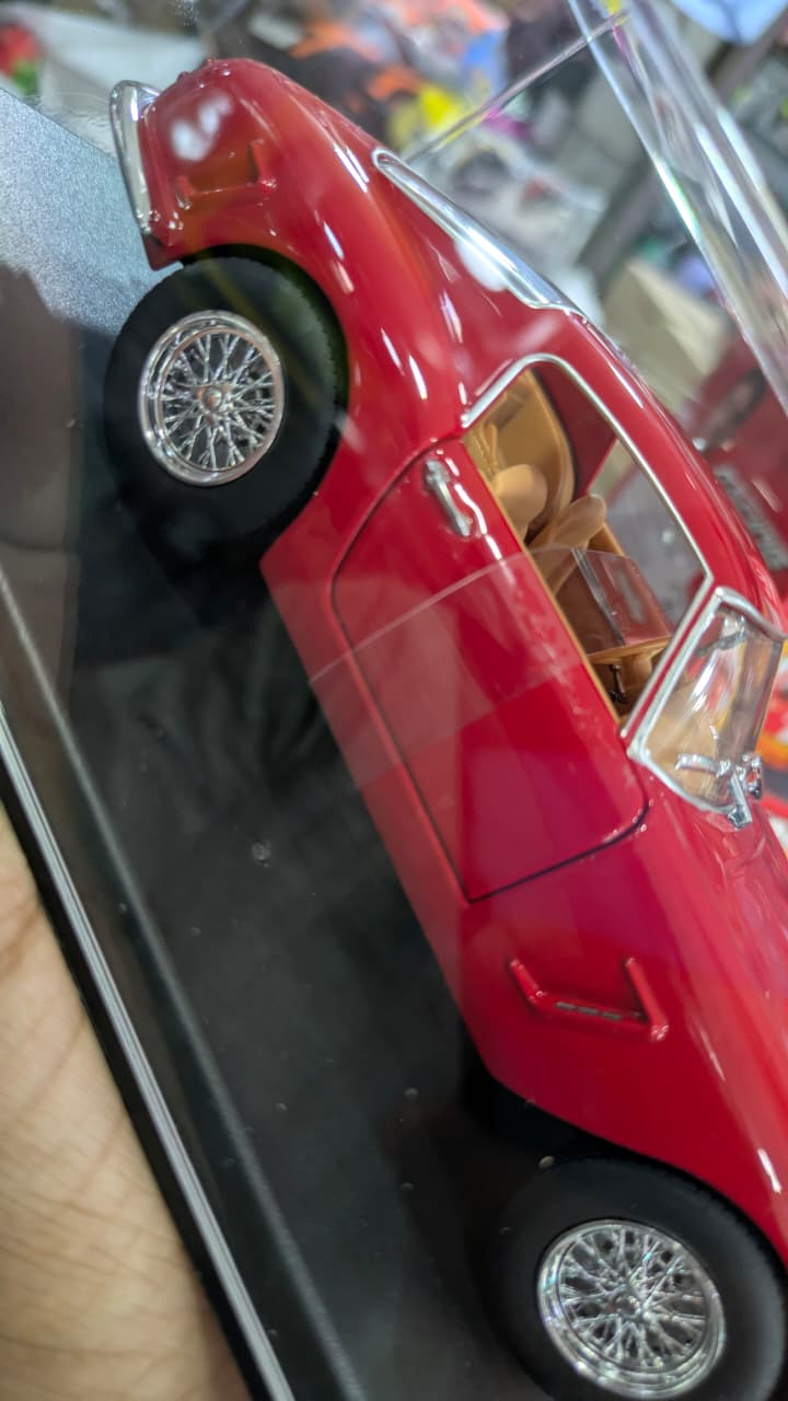 FERRARI 250 GT Berlinetta Passo Corto bburago Diecast (acrylic box packing)