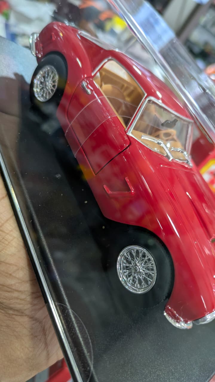 FERRARI 250 GT Berlinetta Passo Corto bburago Diecast (acrylic box packing)