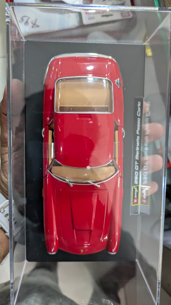 FERRARI 250 GT Berlinetta Passo Corto bburago Diecast (acrylic box packing)