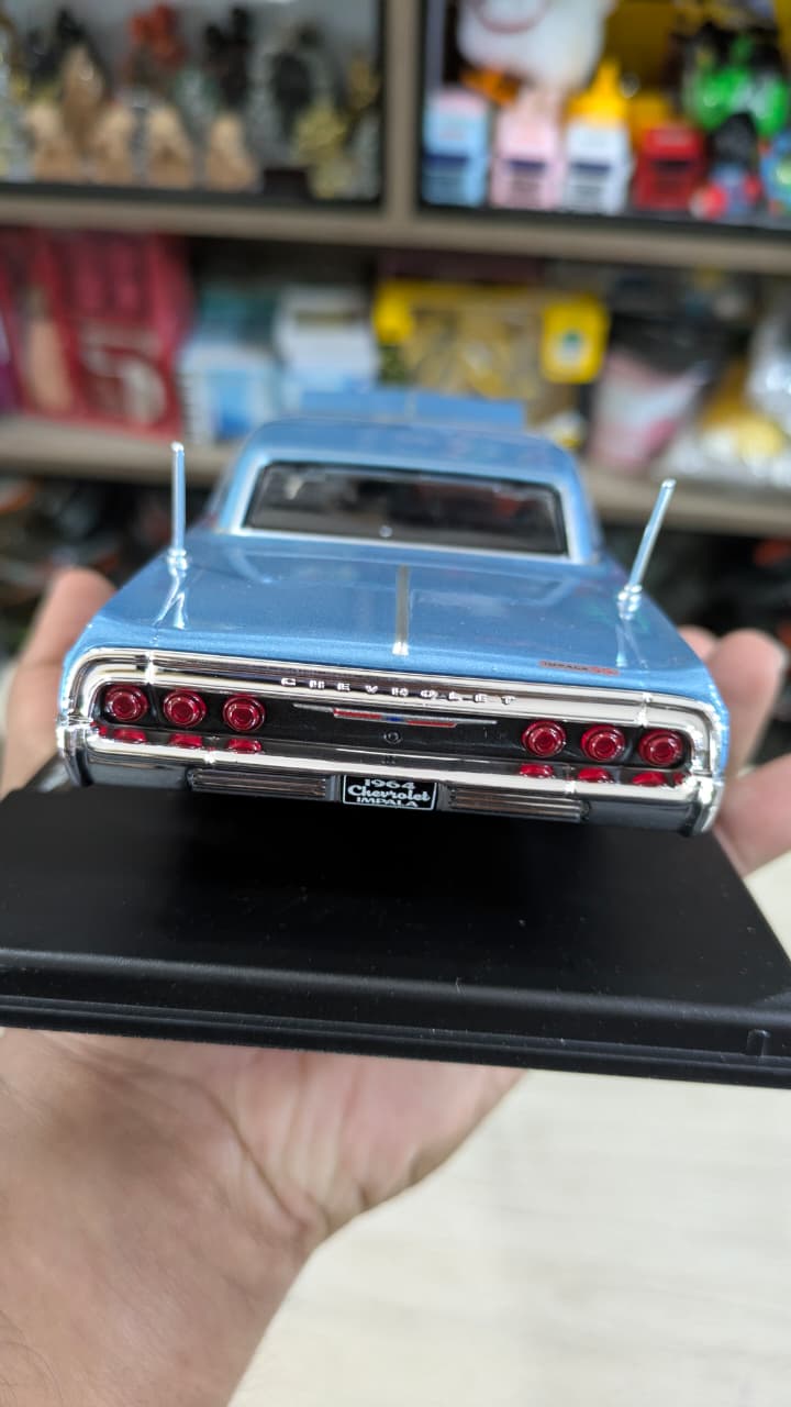 1:24 scale 1964 Chevrolet Impala SS bburago Diecast