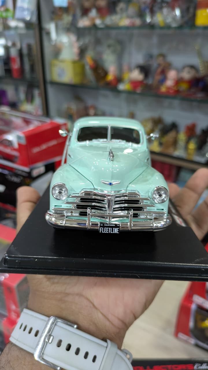 1:24 scale 1948 Chevrolet Fleetline mint Aerosedan bburago Diecast