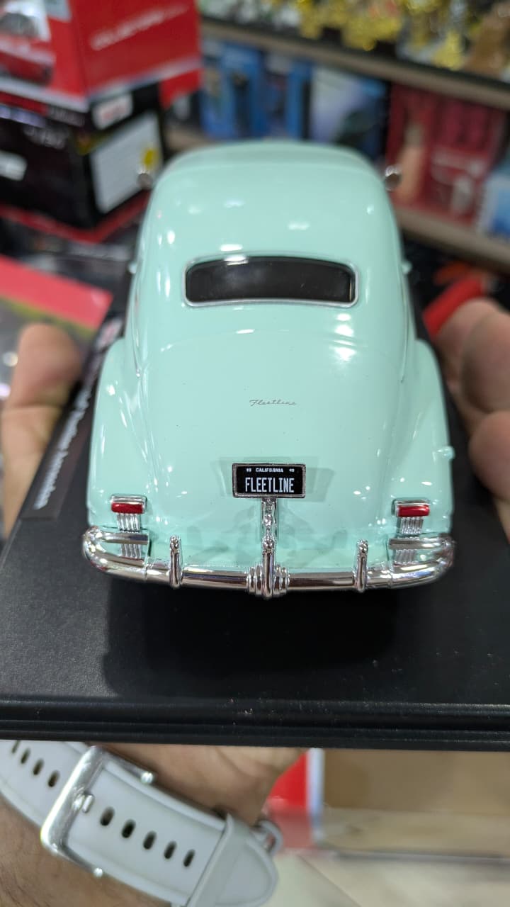 1:24 scale 1948 Chevrolet Fleetline mint Aerosedan bburago Diecast