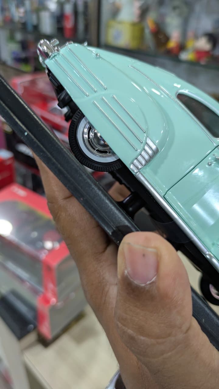 1:24 scale 1948 Chevrolet Fleetline mint Aerosedan bburago Diecast